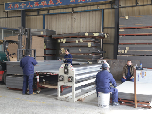 鋁塑板廠(chǎng)家技工人員